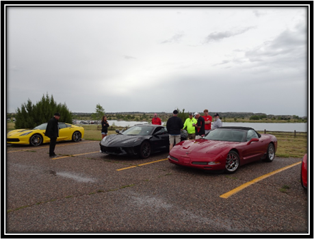 A group of cars parked in a parking lot

Description automatically generated