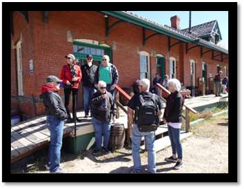 A group of people standing outside a building

Description automatically generated