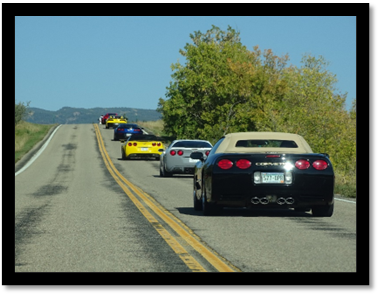 A group of cars on a road

Description automatically generated
