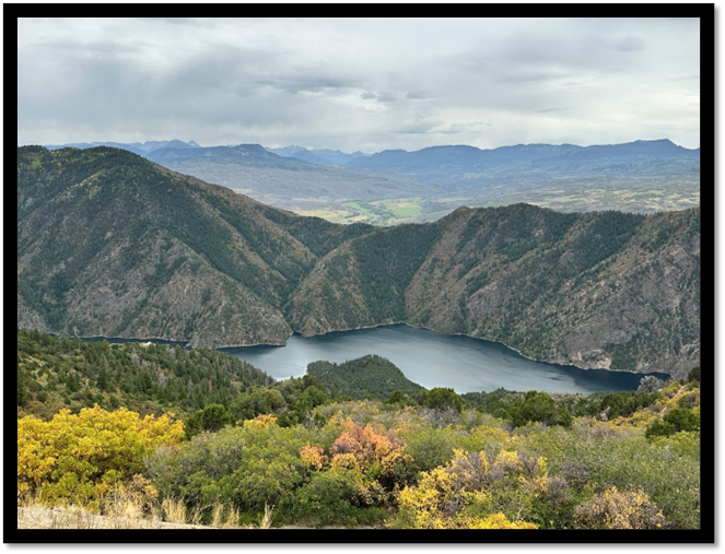 A lake surrounded by mountains

AI-generated content may be incorrect.