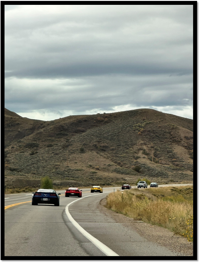 A group of cars driving on a road

AI-generated content may be incorrect.