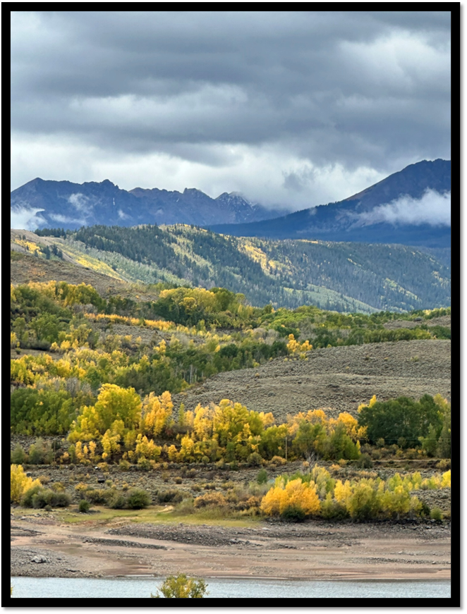 A landscape with mountains and trees

AI-generated content may be incorrect.