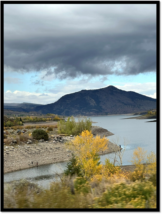 A river with a mountain in the background

AI-generated content may be incorrect.