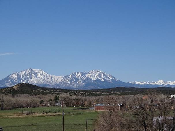 A snowy mountain in the distance

Description automatically generated with low confidence