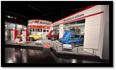 A car showroom with a display of cars

Description automatically generated