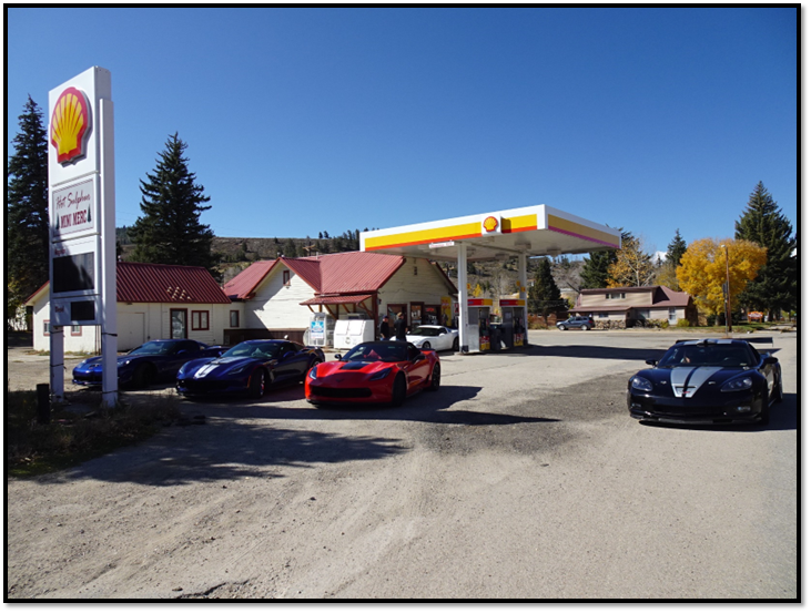 A gas station with cars parked in front

Description automatically generated with low confidence