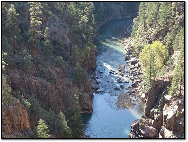 A river running through a canyon

Description automatically generated with low confidence