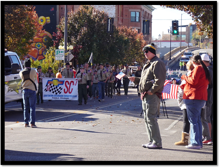 A group of people in a parade

Description automatically generated